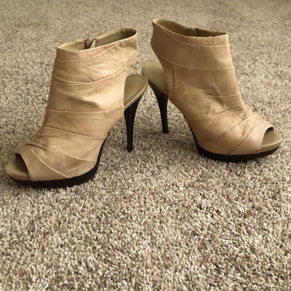 Levity “Edie” Bootie,Taupe